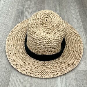 Hat with contrasting band